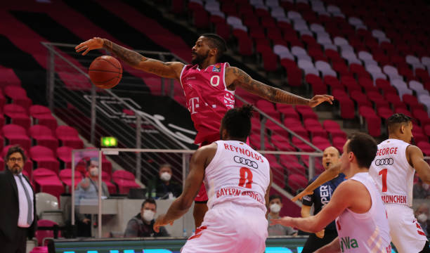 更是现代乒 更是现代乒